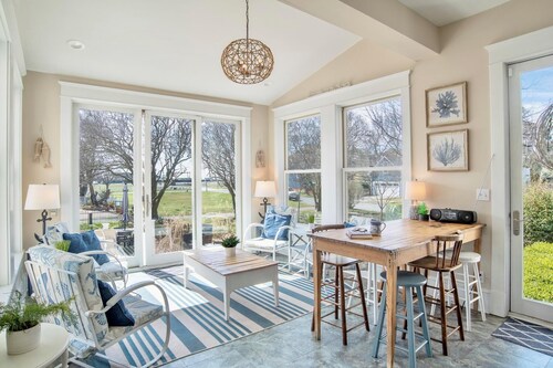 Family Retreat steps to Beach/Grill, Patio & Golf Cart option