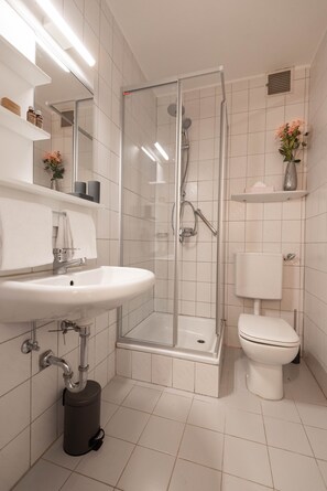 Double Room | Bathroom - Landgasthof Hittenkirchen (Bernau am Chiemsee)