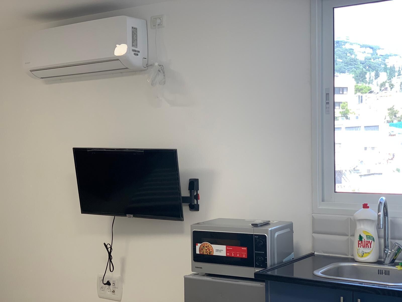 City Studio, 1 Bedroom, Kitchen, City View | Television