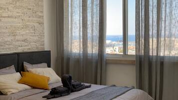 Superior Studio Suite, 1 Queen Bed, Kitchen, Sea View | Premium bedding, individually decorated, individually furnished, desk