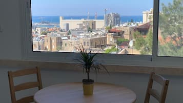 Studiosvit Superior - 1 queensize-sÀng - kök - havsutsikt | Matservice pÄ rummet