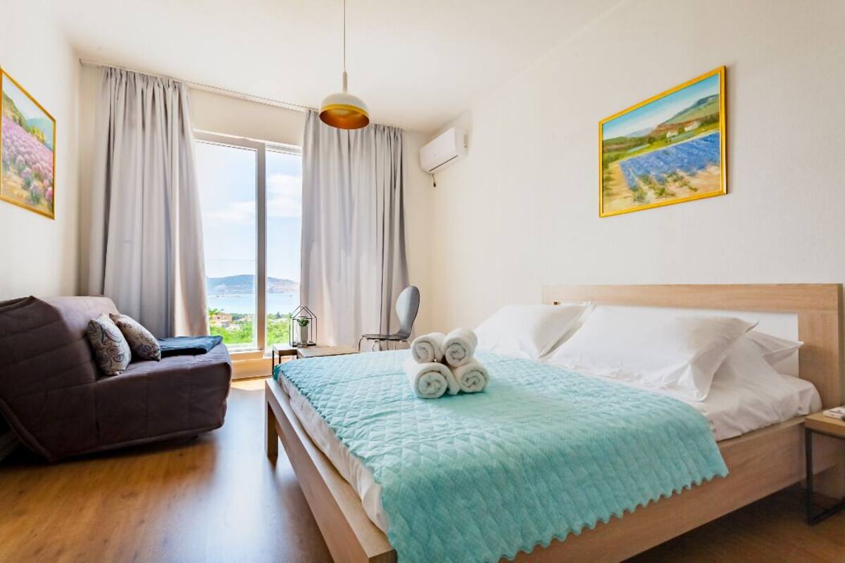 Comfort Studio, Sea View | Desk
