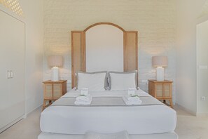 1 dormitorio, tabla de planchar con plancha, wifi y ropa de cama