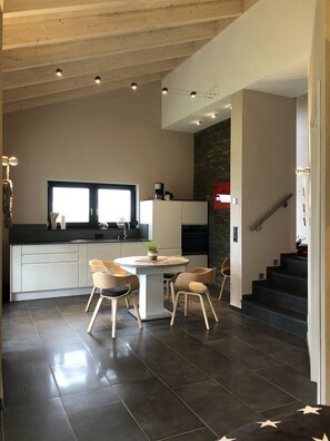 Réfrigérateur, four, plaque de cuisson, lave-vaisselle