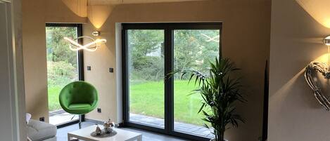 Smart TV, libri, impianto stereo