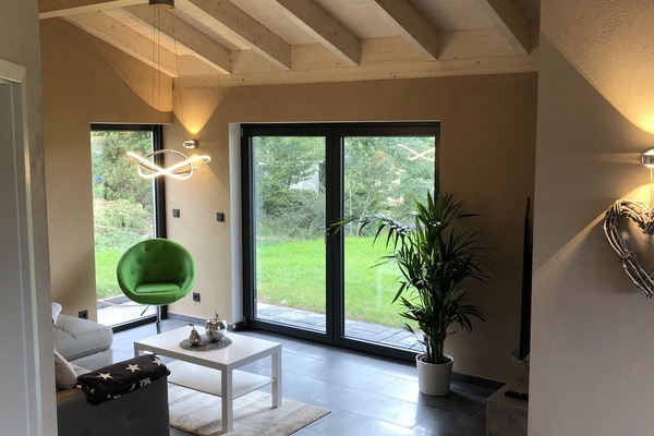 Smart TV, books, stereo