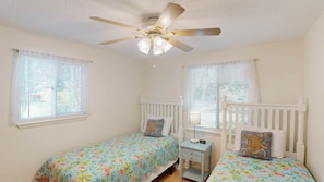 2 bedrooms, iron/ironing board, free WiFi, bed sheets