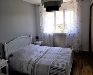 4 slaapkamers, een strijkplank/strijkijzer, wifi, beddengoed