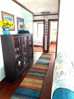 2 bedrooms, iron/ironing board, free WiFi, bed sheets - A Little Salty  All PETS Screen Porch Beach close (Tybee Island)