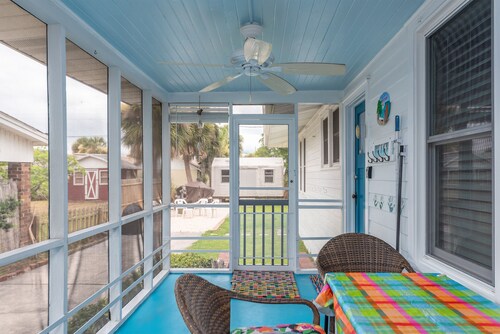 A Little Salty  All PETS Screen Porch Beach close