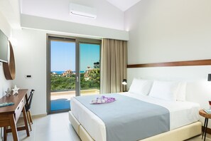 3 bedrooms, in-room safe, desk, iron/ironing board - Villa Estel, luxury, modern, family, home gym (Galatas)