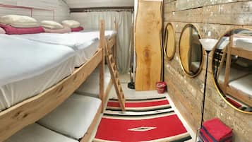 1 bedroom, desk, free WiFi, bed sheets