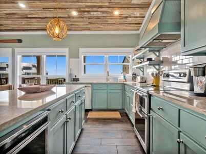 Dune Our Thing: Charming North Cape Home- Sleeps 14, New Private Pool!