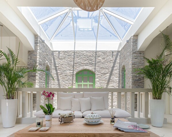 TV - Ortensia Suite by Casa Di Fiori Andros Suites (Γαύριο)