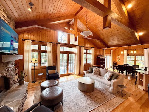 Family-Friendly Cashiers, NC Home on Golf Course with Club Access & Fast WiFi