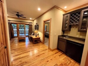 TV connectée, cheminée, Netflix, livres