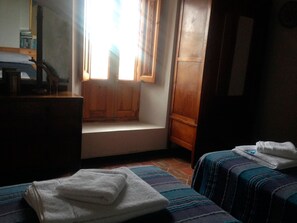 6 bedrooms, iron/ironing board, free WiFi, bed sheets - Casa Rural in Urrá, Sorbas.  Ideal for families and groups of friends (Sorbas)