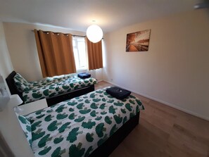 4 bedrooms, iron/ironing board, WiFi, bed sheets - Kingswood House, West Bridgford (West Bridgford)