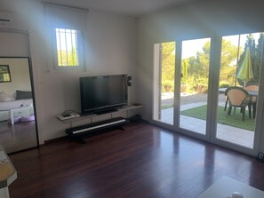 Interior - Apartment in the countryside near Aix-en-Provence in a small quiet village   (Venelles)