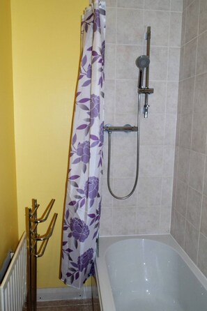 Hair dryer, towels, soap, shampoo - Grafton House, Lincoln City Centre (Lincoln)