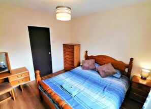 4 chambres, fer et planche à repasser, Wi-Fi, draps fournis
