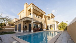Pool - D09 - Porto de Mos Luxury Villa (Lagos)