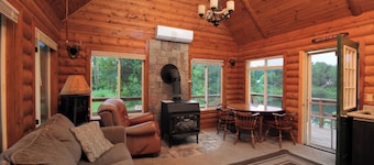 Cozy Lakeview Chalet