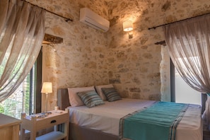 3 bedrooms, in-room safe, iron/ironing board, free WiFi