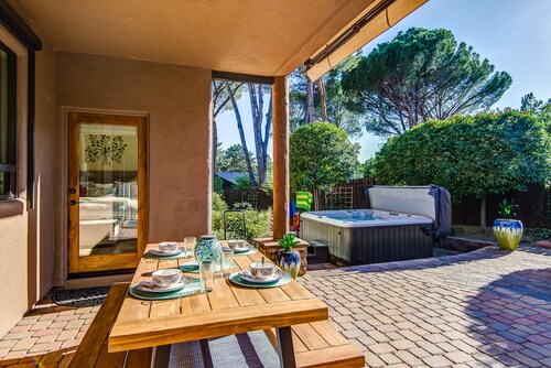 Views of Coffee Pot, Hot Tub, Community Pool, Walk To Pickleball Courts!