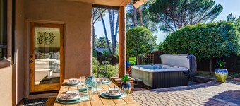 Views of Coffee Pot, Hot Tub, Community Pool, Walk To Pickleball Courts!