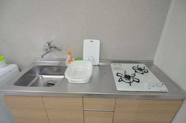 Fridge, microwave, stovetop, cookware/dishes/utensils