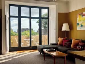 TV, DVD-spiller og bøker