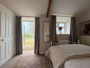 2 Schlafzimmer, Bügeleisen/Bügelbrett, Reisekinderbett, WLAN