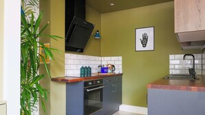 A kitchen with a built-in oven, a microwave, and a sink. - The Victorian Post House - Central Frome (Frome)