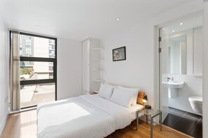Room - 2 Bed W/private Balcony 10 min to Canary Wharf Stn (London)