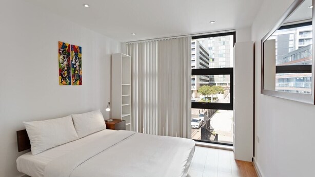 Unclassified image, 1 of 22, button - 2 Bed W/private Balcony 10 min to Canary Wharf Stn (London)