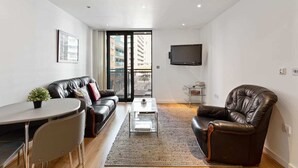 Unclassified image, 2 of 22, button - 2 Bed W/private Balcony 10 min to Canary Wharf Stn (London)