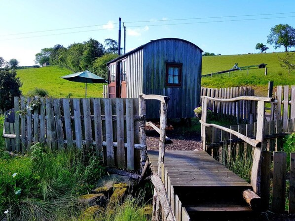 Cabin | Exterior - Eco Accommodation Cornflower Holiday (Craven Arms)