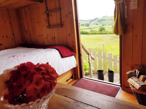 Cozy Cabin Retreat on top of the Shropshire Hills