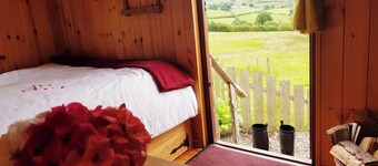 Cozy Cabin Retreat on top of the Shropshire Hills