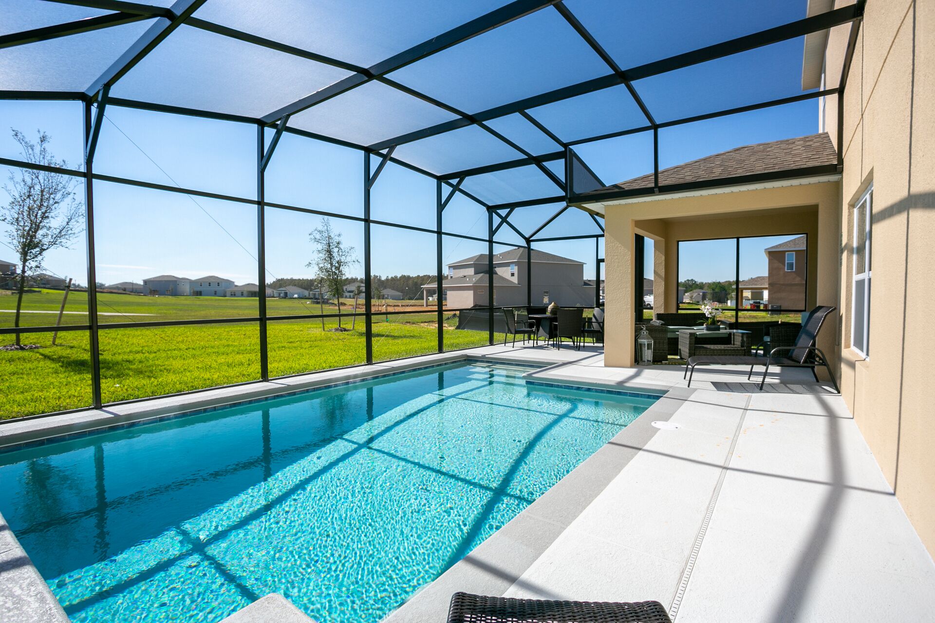 Beautiful Family Friendly 5 bed Pool Home with Free Wifi