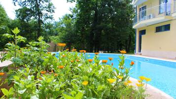 Seasonal outdoor pool