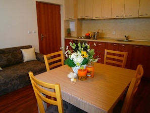 In-room dining - Solei Apartments (Primorsko)