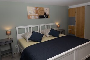 2 chambres, coffres-forts dans les chambres, bureau