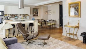 Leilighet (2 Bedrooms) | Oppholdsrom