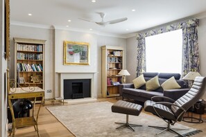 Appartamento (2 Bedrooms) | Soggiorno | TV 20 pollici con canali digitali