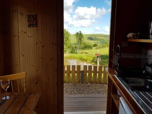 Cottage | Private kitchen | Fridge, oven, stovetop, electric kettle