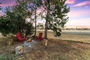 House, Multiple Beds (Sunset Retreat w/ Private Yard and Wa) | Property grounds