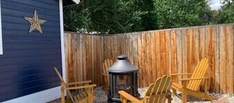 The Cottage! Chic Bungalow near Old Town Square!