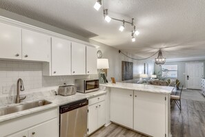 Condo, 1 Bedroom | Private kitchen